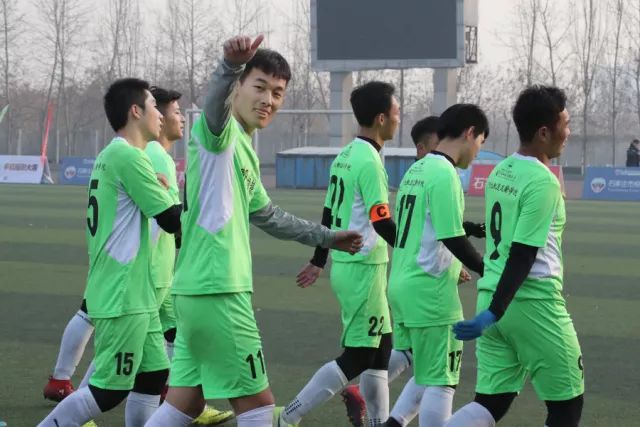 71岁恩师退而不休，继续培育跨栏接班人